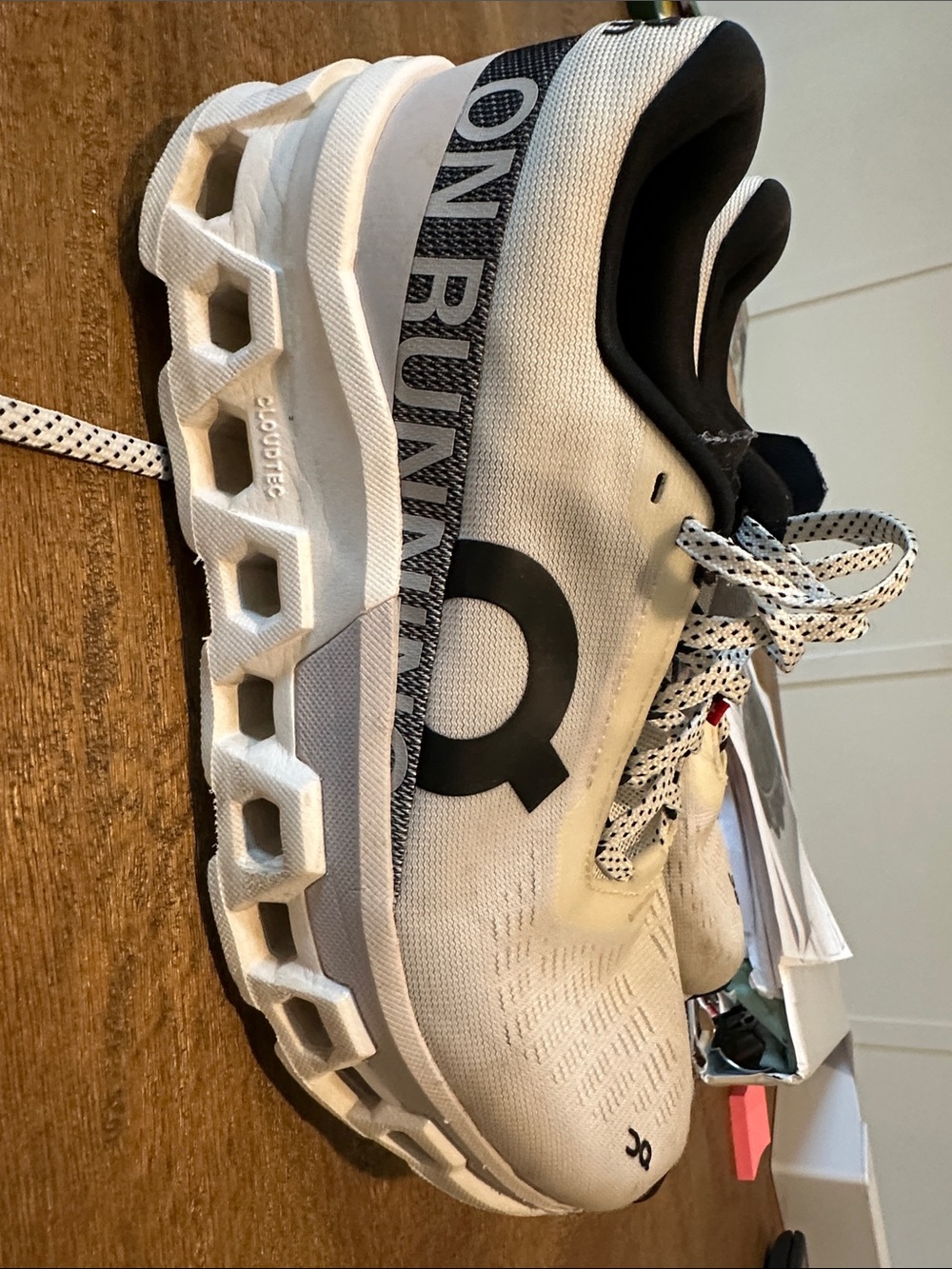 On Running Women’s Sz 7 White and Black Sneaker